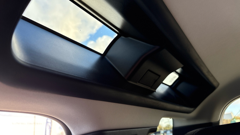 Land Rover Defender 3.0 D250 X-Dynamic S 110 5dr Auto Diesel Estate